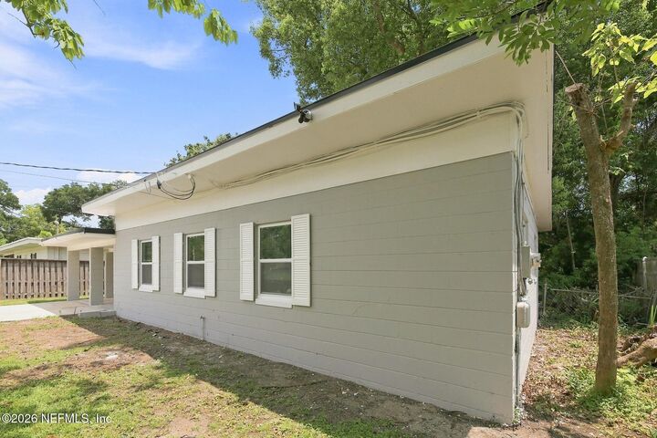 Property Photo:  6856 Camelot Road  FL 32211 
