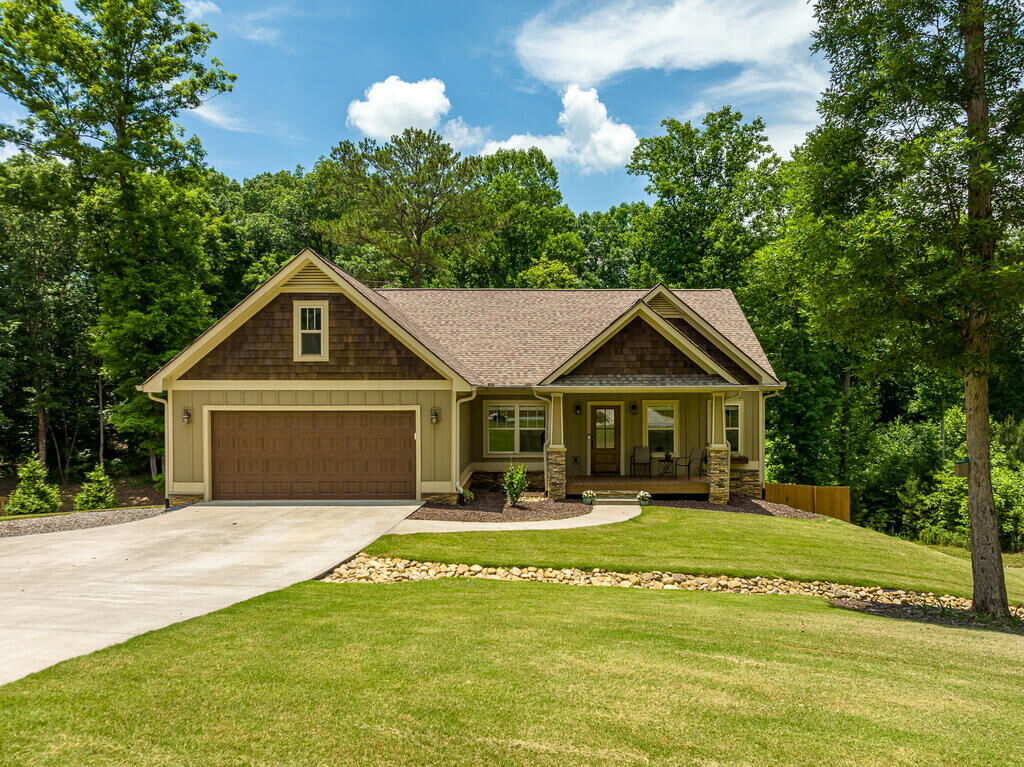 Property Photo:  420 Meadow Circle  GA 30540 