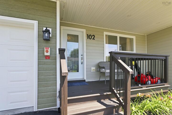 Property Photo:  102 Crossfield Ridge Ridge  NS B4E 0N2 