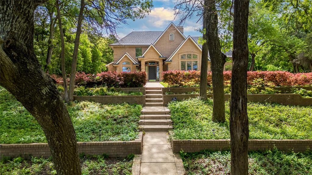 Property Photo: 1254 Whispering Oaks Drive TX 75115