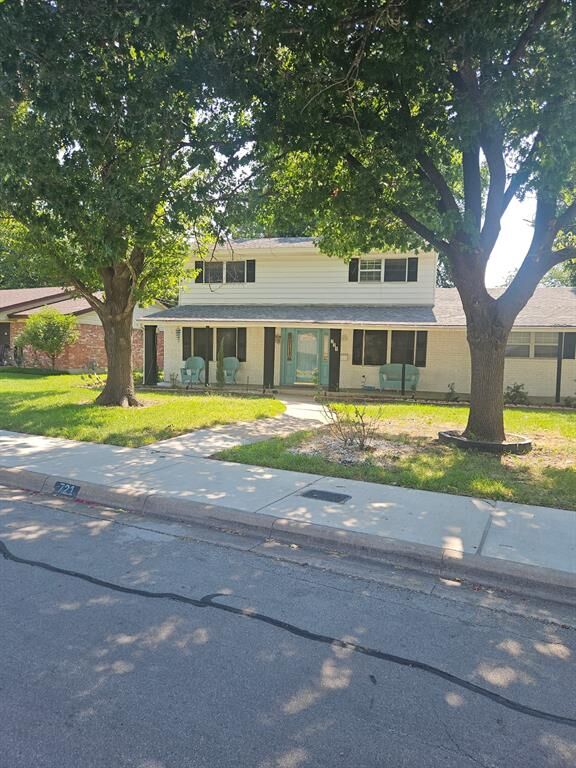 Property Photo:  721 Thompson Drive  TX 76179 