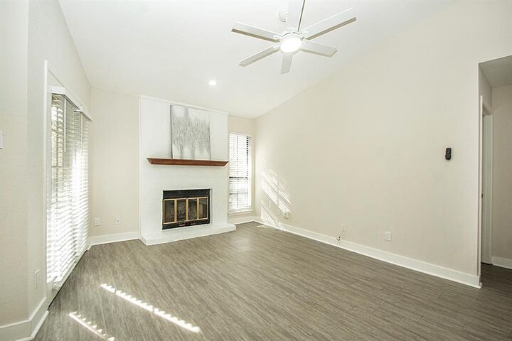 Property Photo: 1104 Riverchase Lane 204 TX 76011