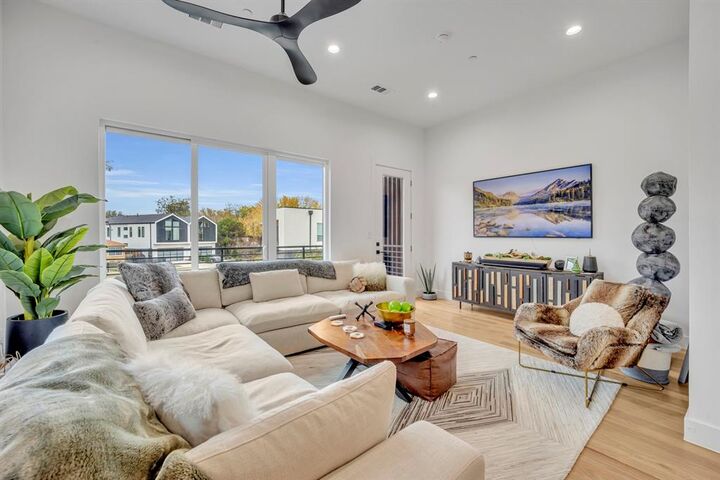 Property Photo:  4631 Belmont Avenue 202  TX 75204 