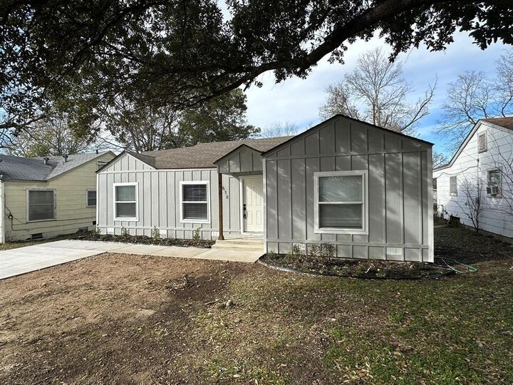 Property Photo: 1610 Cherry Avenue TX 75110