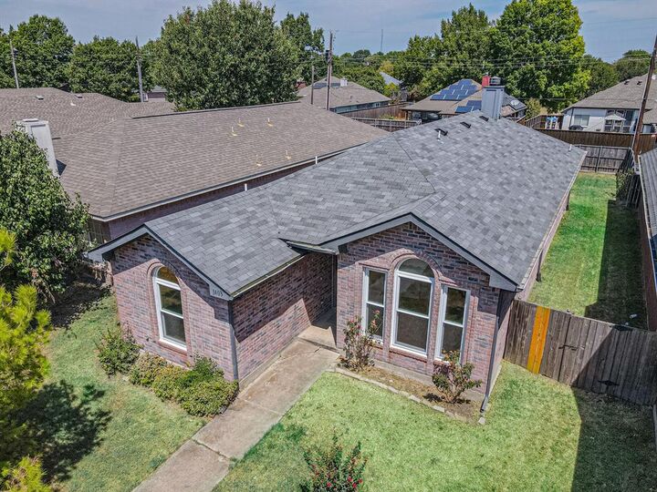 Property Photo:  1403 E Brown Street  TX 75098 