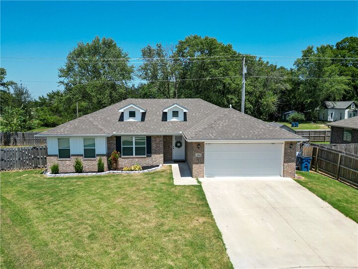 Property Photo: 1512 Leah Street AR 72734