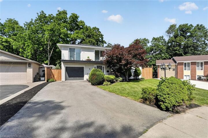 Property Photo:  9 Leslie Drive  ON L8G 2P6 
