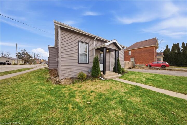 Property Photo:  64 Richardson Street  ON N3T 1J1 