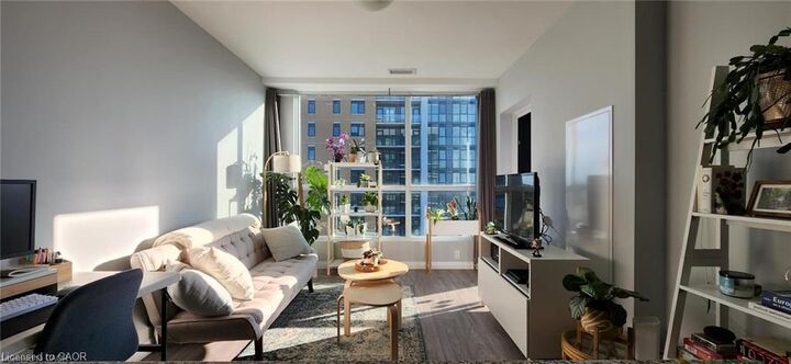 Property Photo:  104 Garment (Tower 2) Street 1806  ON N2G 0C3 