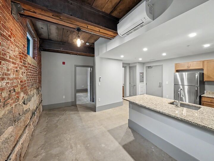 Property Photo: 90 Grove St Ll4 MA 01605