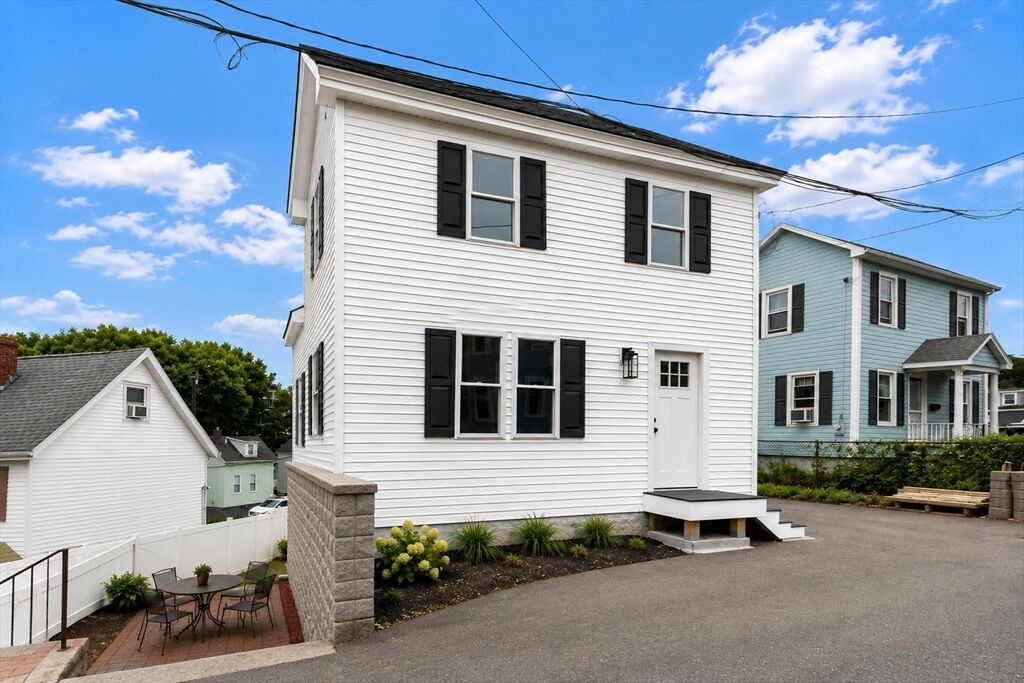 Property Photo:  11 Hovey St  MA 01801 