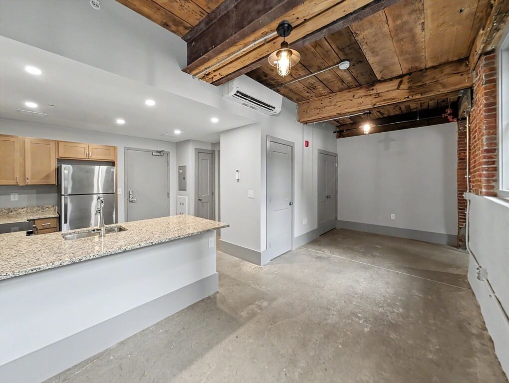 Property Photo:  90 Grove St Ll1  MA 01605 
