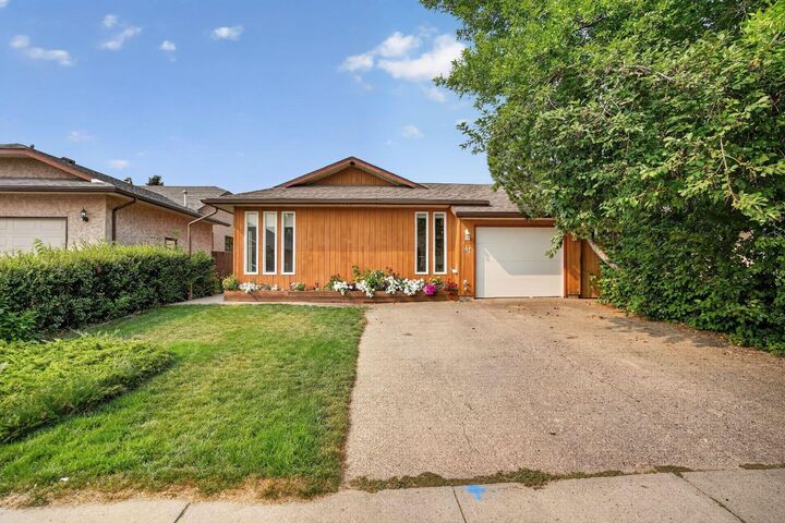 Property Photo:  47 Wildwood Crescent W  AB T1K 6C8 