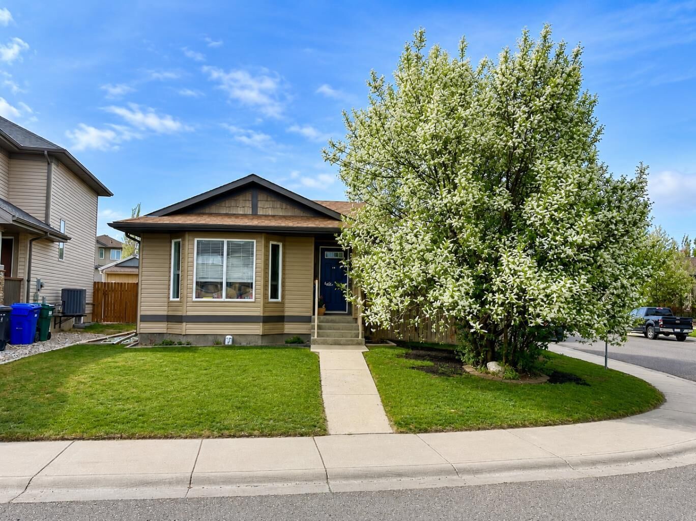 Property Photo:  118 Silkstone Road W  AB T1J 2G3 