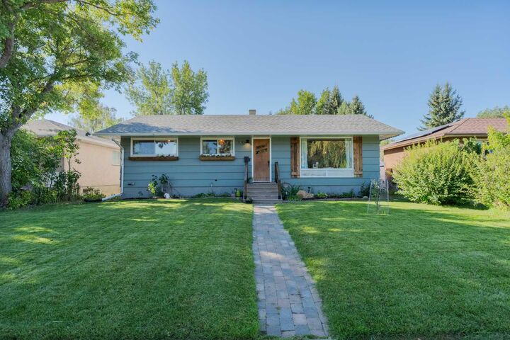 Property Photo:  1814 14 Avenue S  AB T1K 0V1 