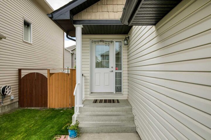 Property Photo: 67 Everwoods Park SW AB T2Y 0G3