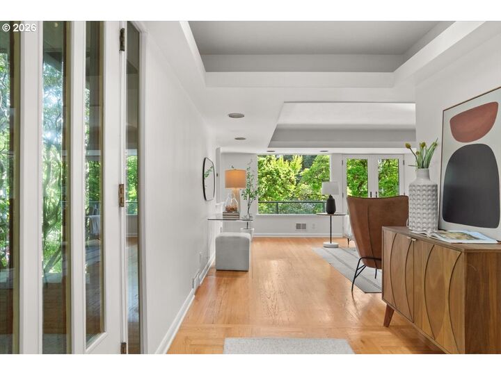 Property Photo: 2665 SW Sherwood Dr OR 97201