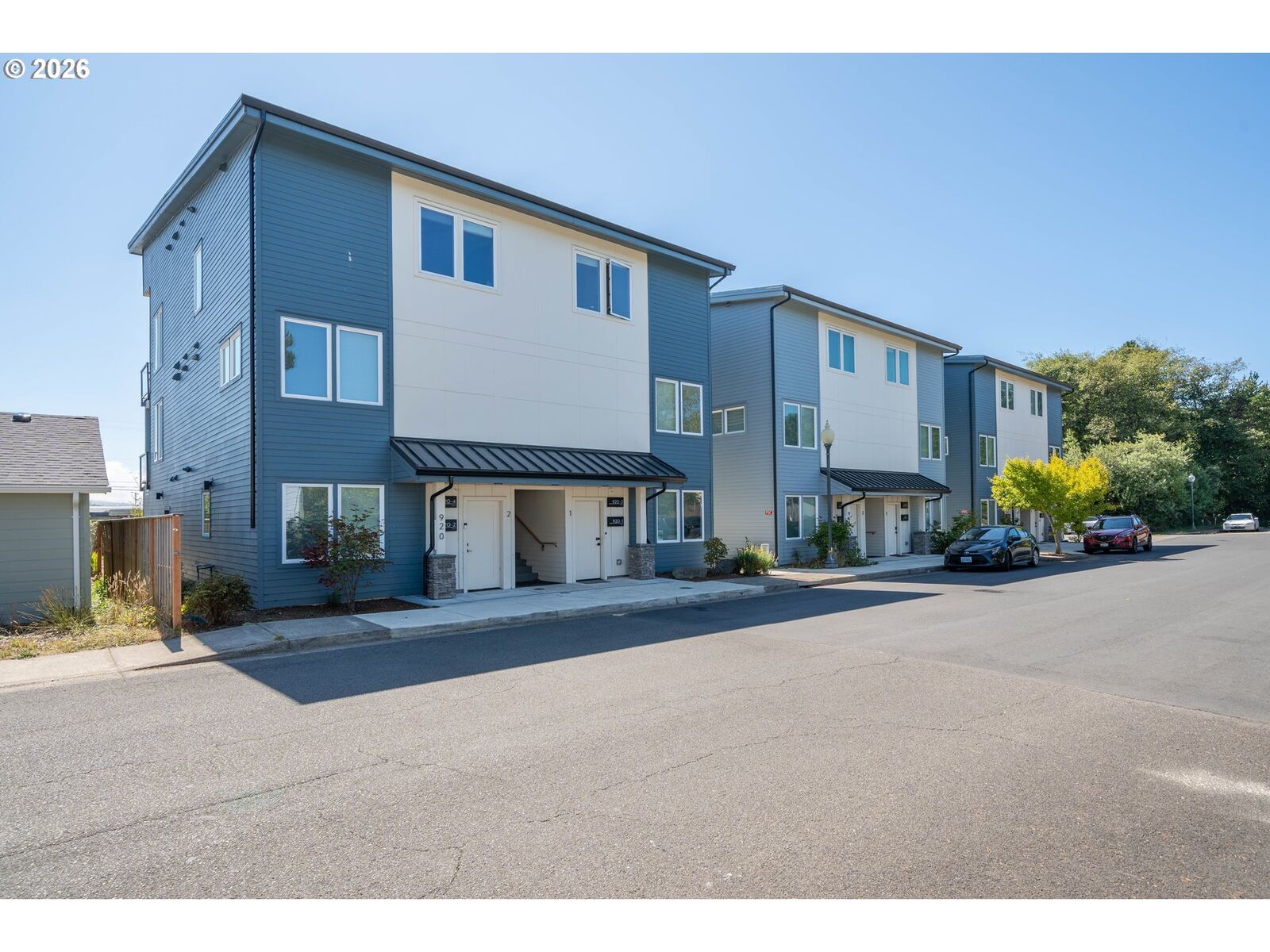 Property Photo: 920 SW 48th St OR 97367