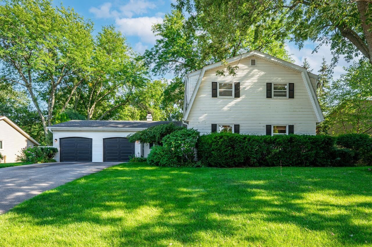 Property Photo: 5555 Roanoke Road IL 61107