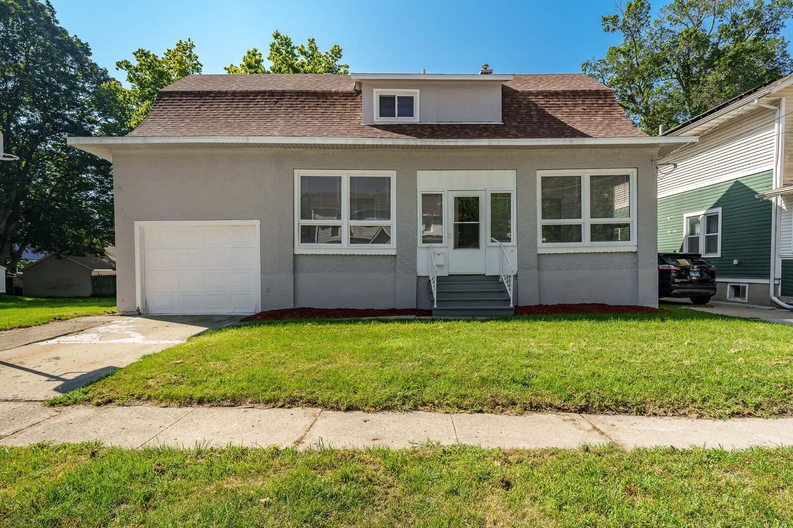 Property Photo:  103 E Roosevelt Street  IL 61032 
