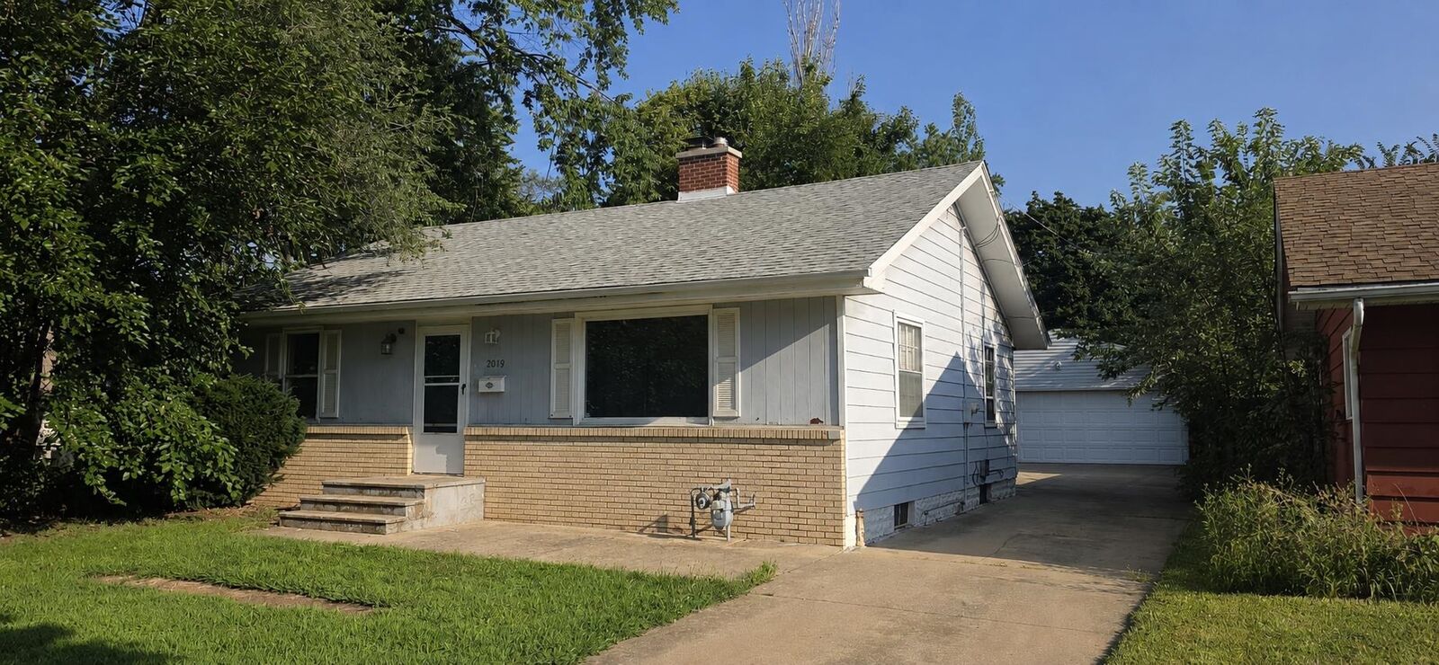 Property Photo: 2019 Glenwood Avenue IL 61103