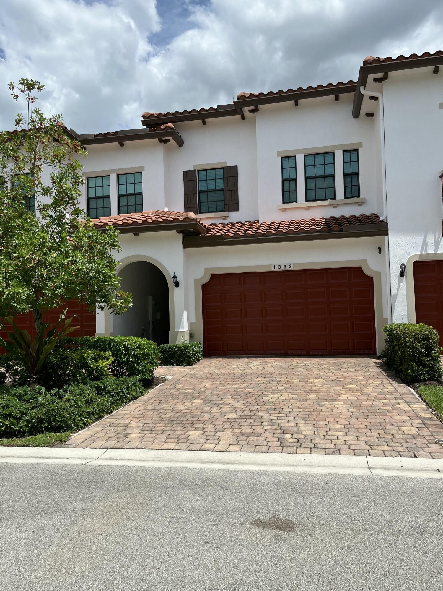 Property Photo: 1393 SW 115th Avenue FL 33025