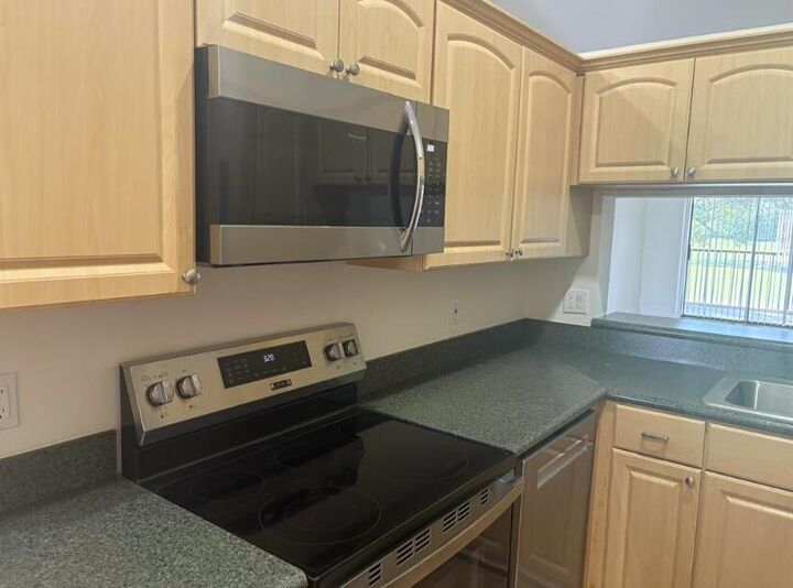Property Photo: 1112 Keystone Drive FL 33458