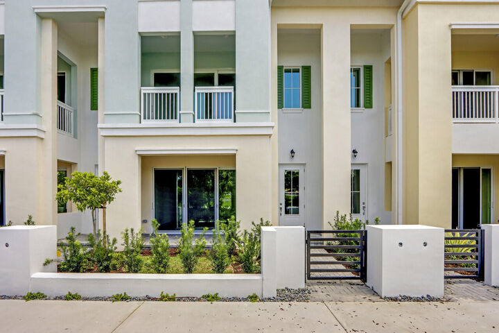 Property Photo: 12556 Gross Pointe Drive FL 33418
