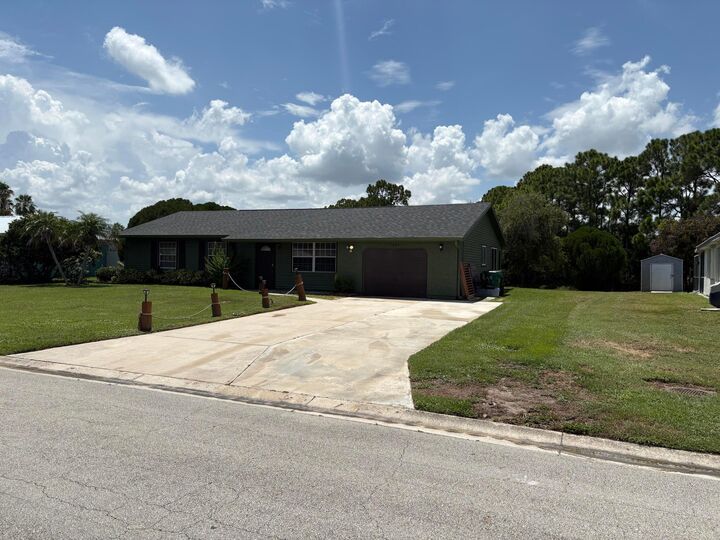 Property Photo: 1422 SE Arenson Lane FL 34952