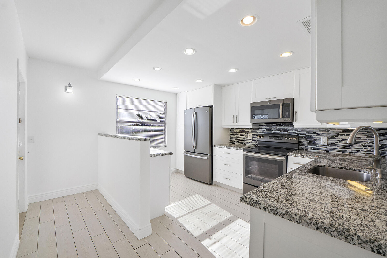 Property Photo:  4072 Guildford D  FL 33434 