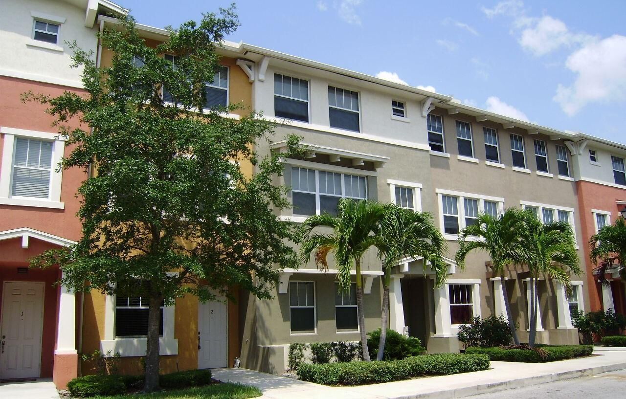 Property Photo:  810 Marina Del Ray Lane 2  FL 33401 
