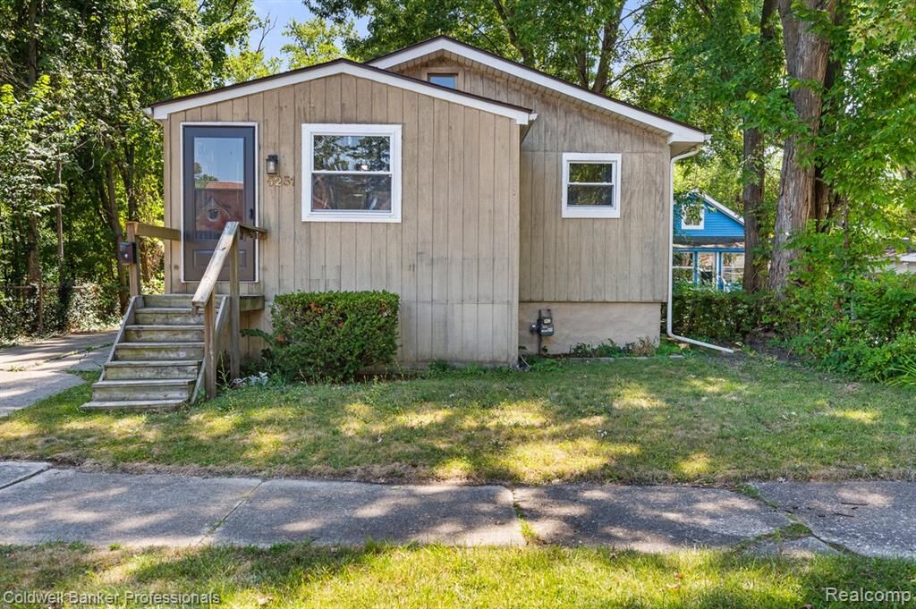 Property Photo:  5251 Gateshead Street  MI 48236 