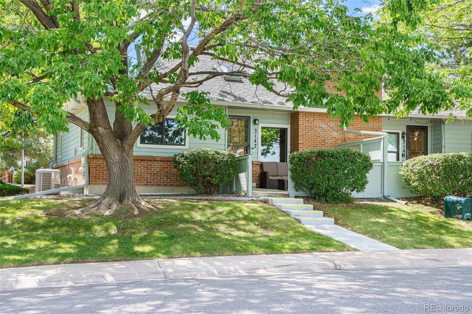 Property Photo:  3147 E Long Circle  CO 80122 