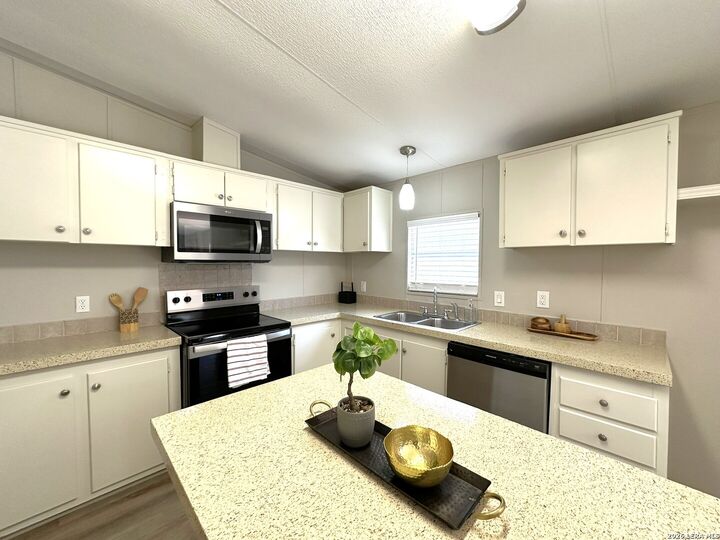 Property Photo: 491 Tejas Trl TX 78003