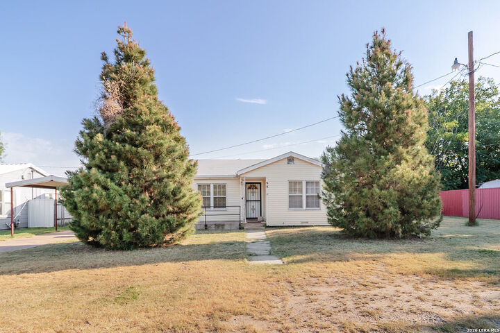 Property Photo: 98 Belaire Ave TX 76903