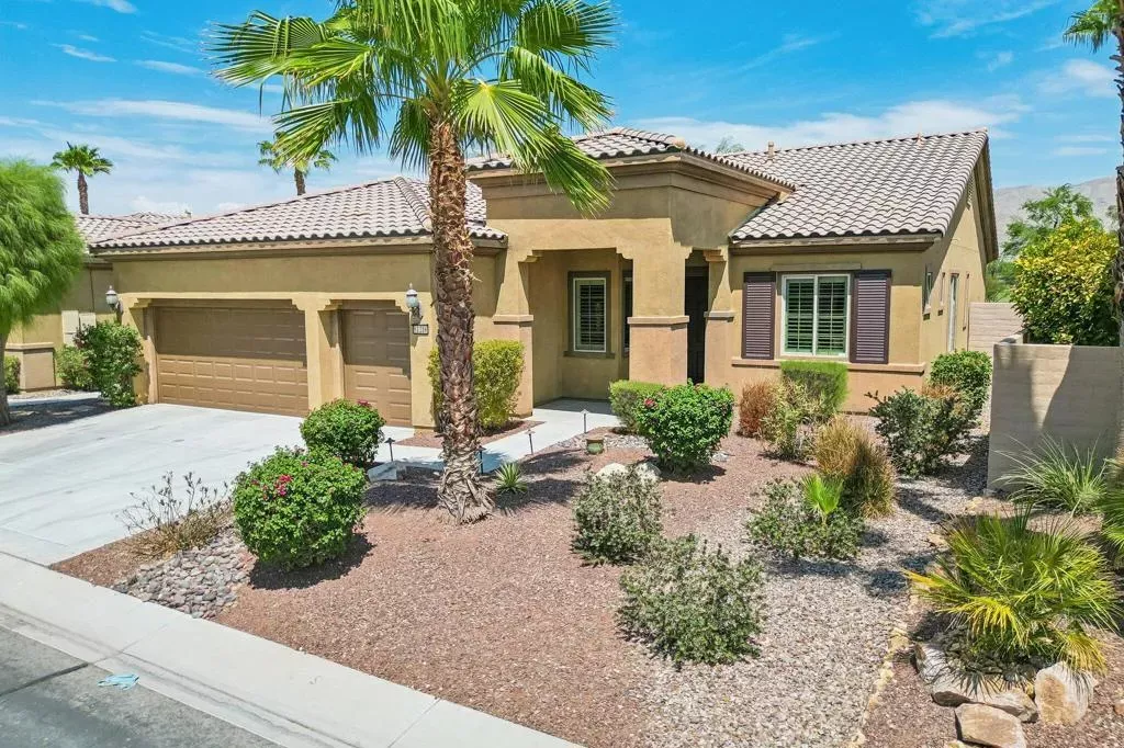 Property Photo: 81216 Avenida Colonias CA 92203