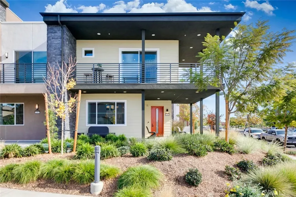 Property Photo:  1085 Cadence  CA 92618 