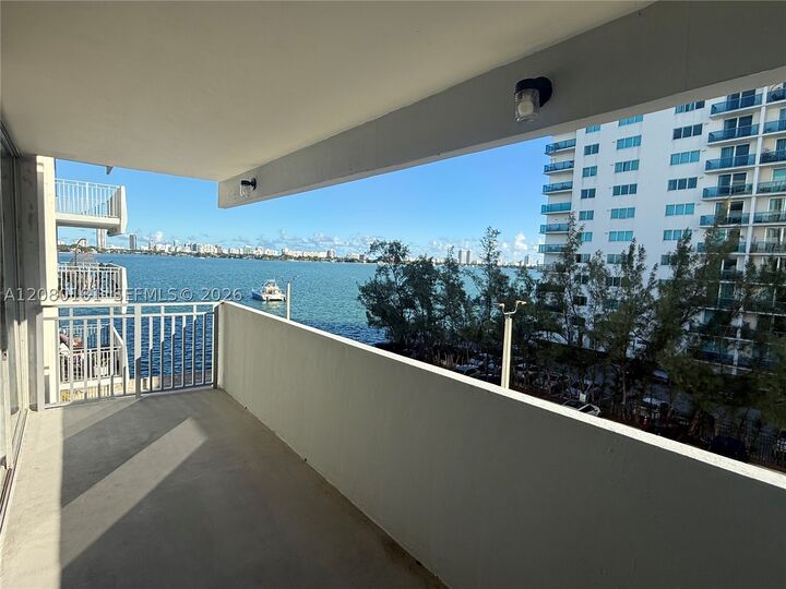Property Photo:  