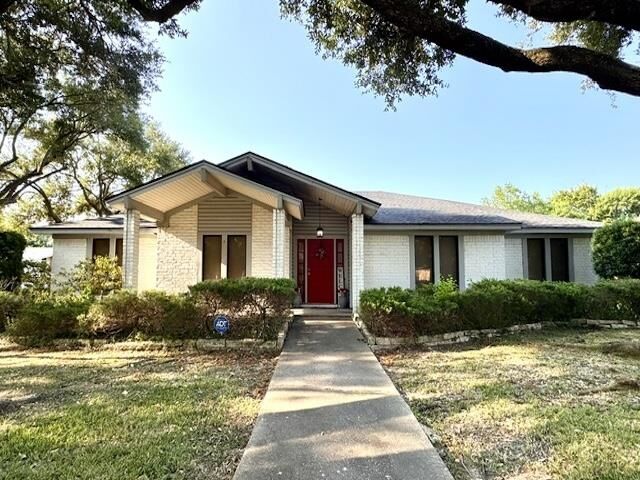 Property Photo: 6890 Hialeah Dr. TX 77706