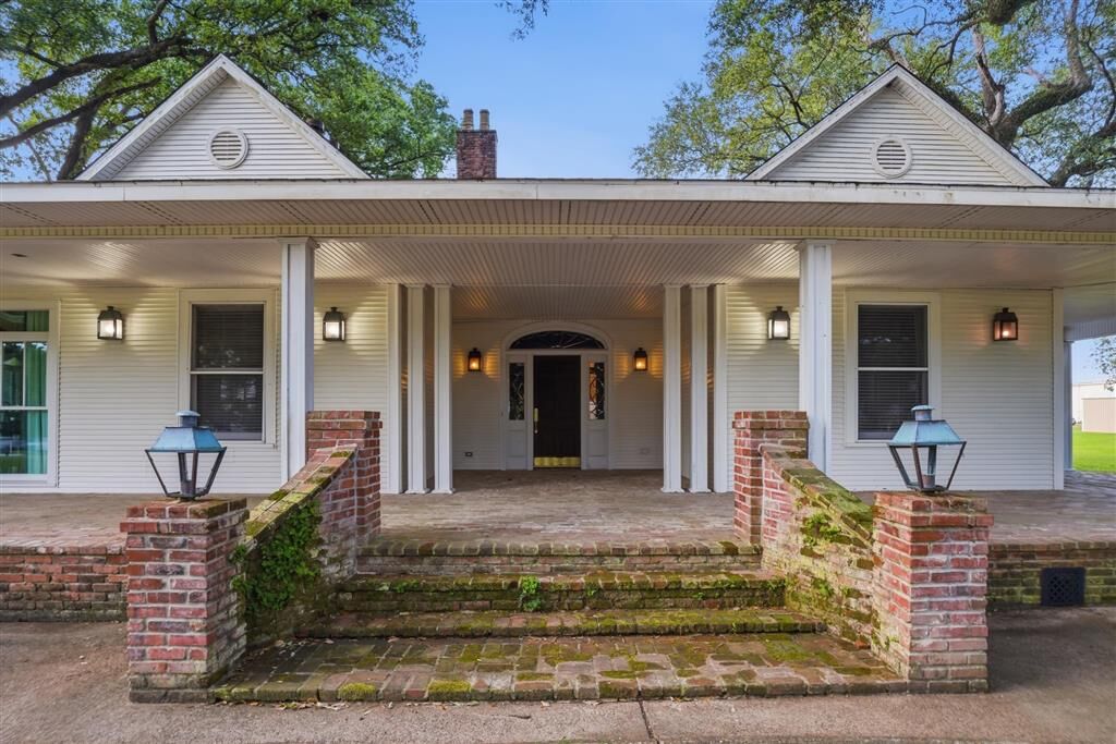Property Photo: 702 Shankland Avenue LA 70546