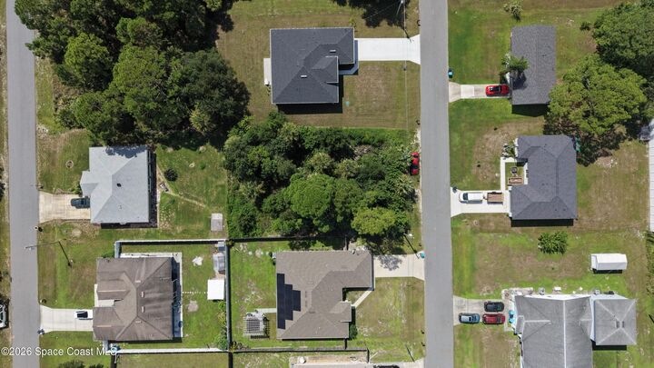 Property Photo: 582 Poplar Street SE FL 32909