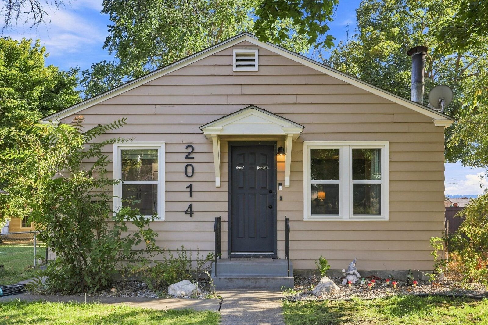 Property Photo:  2014 E Cataldo Ave  WA 99202 