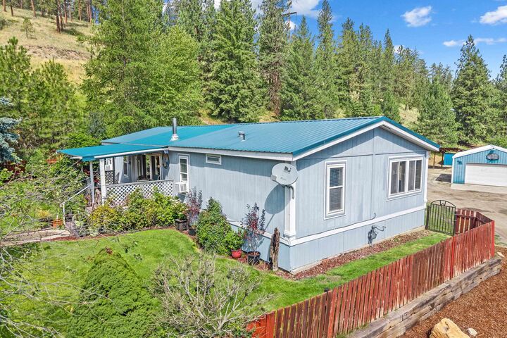 Property Photo: 730 Townsend Sackman Rd WA 99114