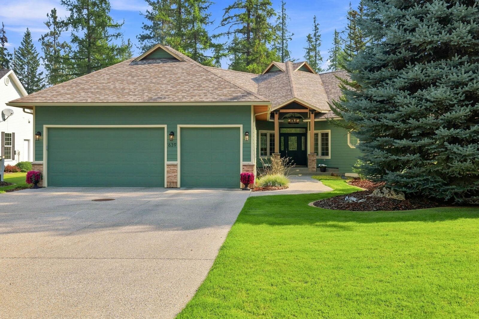 Property Photo: 639 Palmer Ln WA 99109