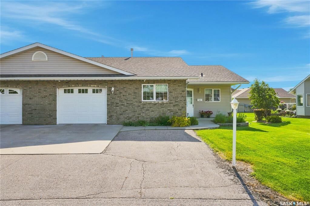 Photo de la propriété:  5012 Central Avenue  SK S0K 4R0 