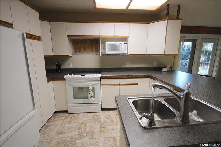 Property Photo:  23 Larmour Bay  SK S3N 3M1 