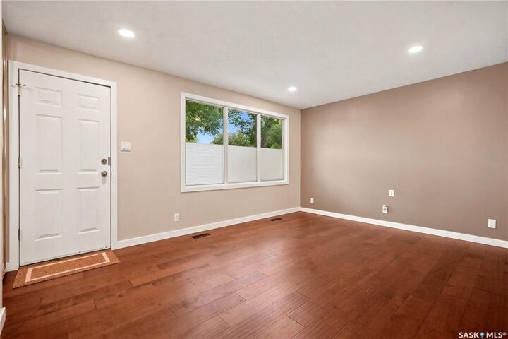 Property Photo:  110 McCannel Street  SK S4R 3V1 