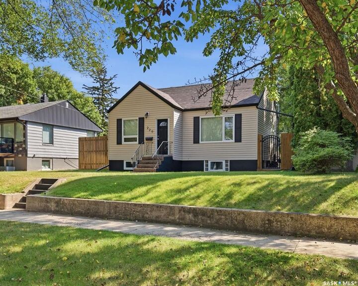 Property Photo:  220 3rd Street E  SK S7H 1L3 