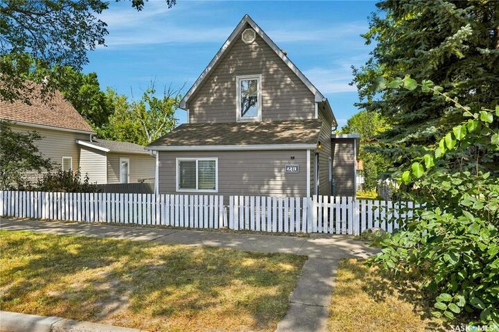 Property Photo: 270 Duffield Street W SK S6H 5H4