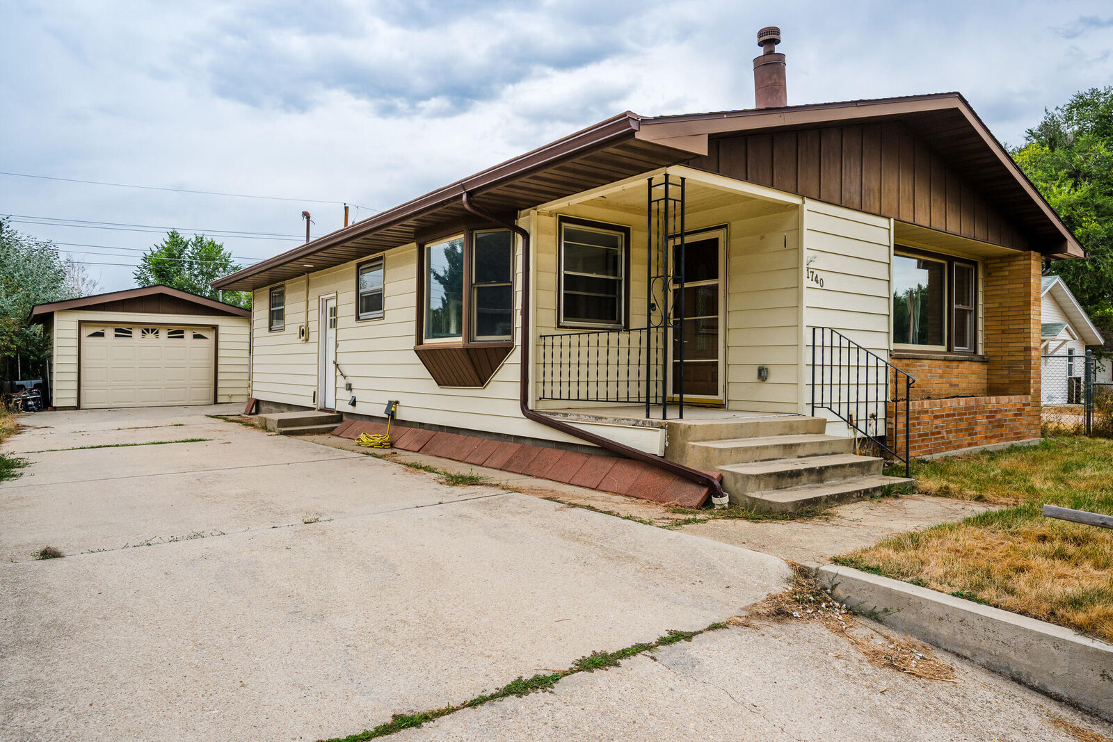 Property Photo: 1740 S Thurmond Avenue WY 82801